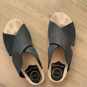 No. 6 Frida Clog Sandals in Midnight